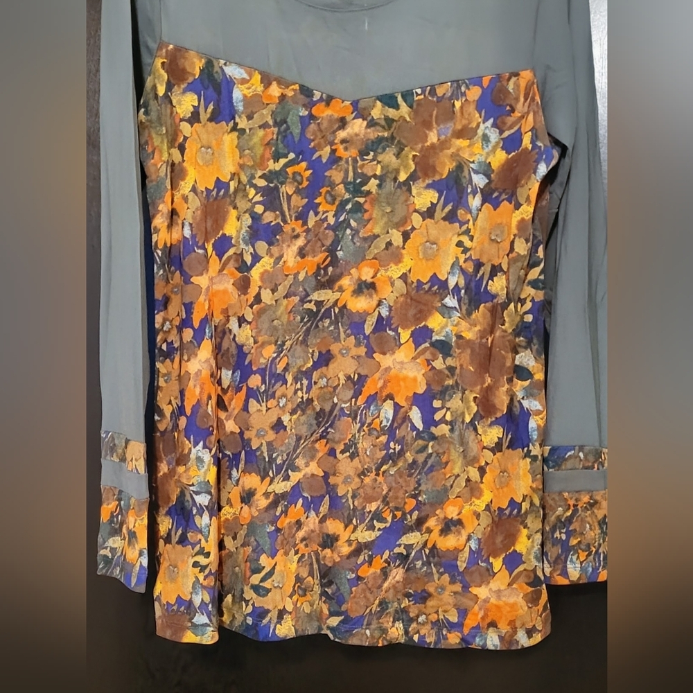 LOGO by Lori Goldstein Floral Blouse in Olive Green and Orange